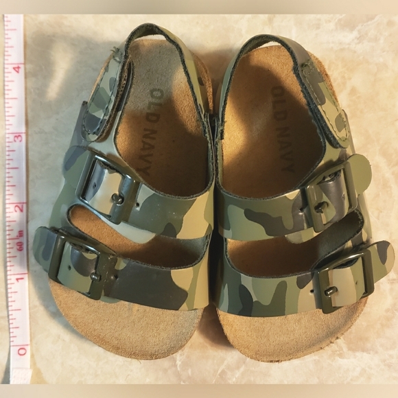 Old Navy Baby Sandals 3-6 months - Picture 3 of 3